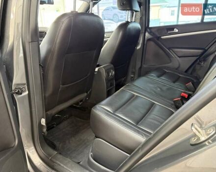 Серый Фольксваген Тигуан, объемом двигателя 2 л и пробегом 156 тыс. км за 12790 $, фото 28 на Automoto.ua