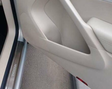 Сірий Фольксваген Тігуан, об'ємом двигуна 2 л та пробігом 165 тис. км за 12200 $, фото 6 на Automoto.ua