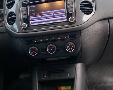 Серый Фольксваген Тигуан, объемом двигателя 1.98 л и пробегом 294 тыс. км за 11500 $, фото 26 на Automoto.ua