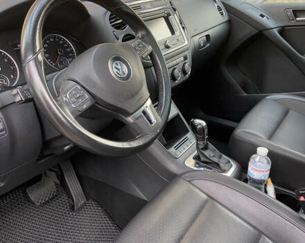 Серый Фольксваген Тигуан, объемом двигателя 1.98 л и пробегом 260 тыс. км за 9500 $, фото 12 на Automoto.ua