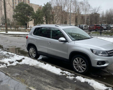 Серый Фольксваген Тигуан, объемом двигателя 1.98 л и пробегом 209 тыс. км за 12000 $, фото 1 на Automoto.ua