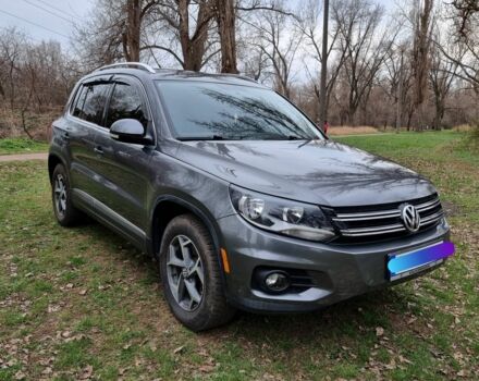 Сірий Фольксваген Тігуан, об'ємом двигуна 2 л та пробігом 175 тис. км за 13500 $, фото 2 на Automoto.ua