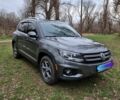 Сірий Фольксваген Тігуан, об'ємом двигуна 2 л та пробігом 175 тис. км за 13500 $, фото 2 на Automoto.ua