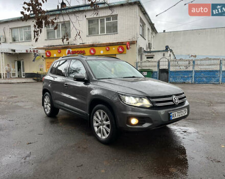 Серый Фольксваген Тигуан, объемом двигателя 2 л и пробегом 242 тыс. км за 13800 $, фото 1 на Automoto.ua