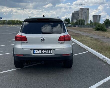 Сірий Фольксваген Тігуан, об'ємом двигуна 2 л та пробігом 134 тис. км за 12500 $, фото 3 на Automoto.ua