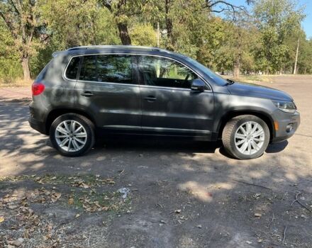 Серый Фольксваген Тигуан, объемом двигателя 2 л и пробегом 182 тыс. км за 13000 $, фото 2 на Automoto.ua