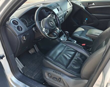 Серый Фольксваген Тигуан, объемом двигателя 2 л и пробегом 104 тыс. км за 11990 $, фото 6 на Automoto.ua