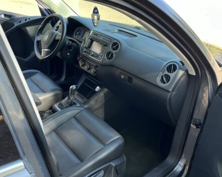 Серый Фольксваген Тигуан, объемом двигателя 2 л и пробегом 182 тыс. км за 13000 $, фото 11 на Automoto.ua