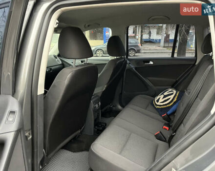 Серый Фольксваген Тигуан, объемом двигателя 2 л и пробегом 242 тыс. км за 13800 $, фото 11 на Automoto.ua