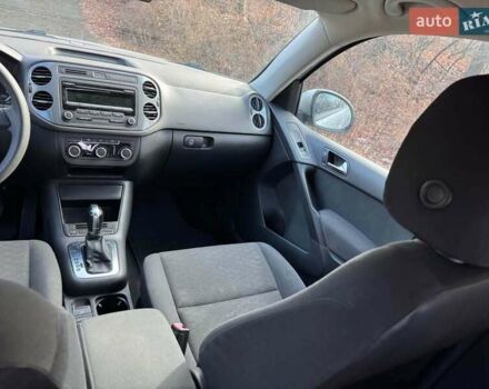 Сірий Фольксваген Тігуан, об'ємом двигуна 1.98 л та пробігом 110 тис. км за 11300 $, фото 7 на Automoto.ua