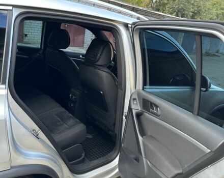 Серый Фольксваген Тигуан, объемом двигателя 2 л и пробегом 210 тыс. км за 16000 $, фото 6 на Automoto.ua