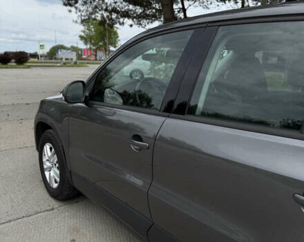 Сірий Фольксваген Тігуан, об'ємом двигуна 1.98 л та пробігом 199 тис. км за 10500 $, фото 4 на Automoto.ua