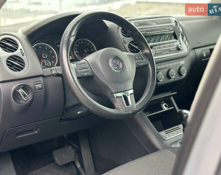 Сірий Фольксваген Тігуан, об'ємом двигуна 1.98 л та пробігом 130 тис. км за 9800 $, фото 25 на Automoto.ua