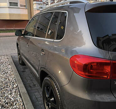 Серый Фольксваген Тигуан, объемом двигателя 1.97 л и пробегом 247 тыс. км за 14500 $, фото 59 на Automoto.ua