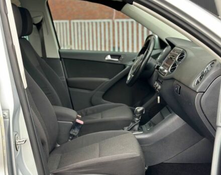 Сірий Фольксваген Тігуан, об'ємом двигуна 2 л та пробігом 220 тис. км за 9500 $, фото 4 на Automoto.ua