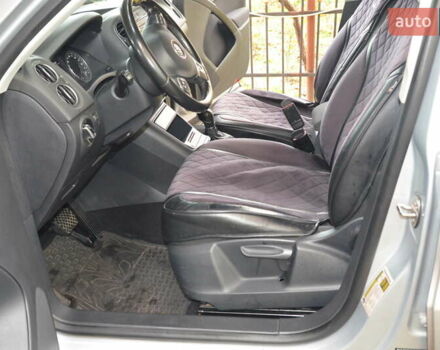 Серый Фольксваген Тигуан, объемом двигателя 1.98 л и пробегом 308 тыс. км за 10800 $, фото 9 на Automoto.ua