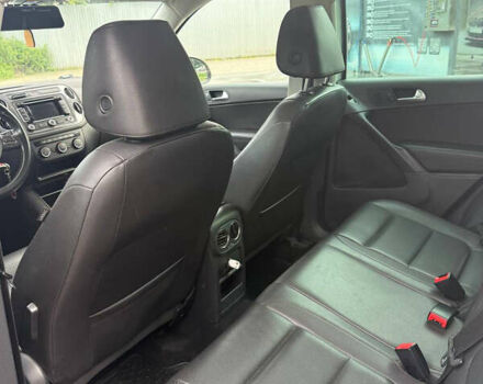 Серый Фольксваген Тигуан, объемом двигателя 1.98 л и пробегом 260 тыс. км за 10300 $, фото 12 на Automoto.ua