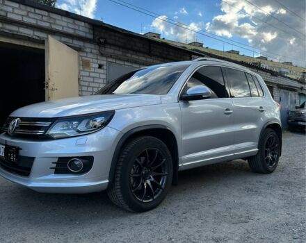 Серый Фольксваген Тигуан, объемом двигателя 2 л и пробегом 210 тыс. км за 16000 $, фото 2 на Automoto.ua