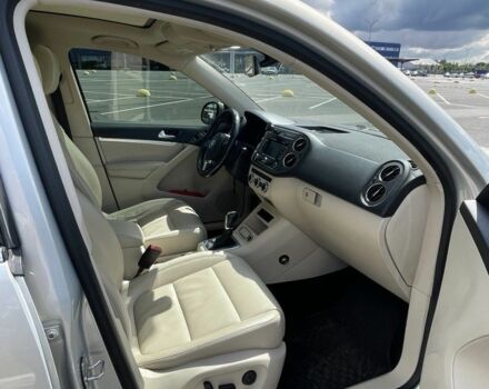 Сірий Фольксваген Тігуан, об'ємом двигуна 2 л та пробігом 134 тис. км за 12500 $, фото 7 на Automoto.ua