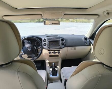 Серый Фольксваген Тигуан, объемом двигателя 2 л и пробегом 117 тыс. км за 12100 $, фото 12 на Automoto.ua