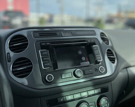 Сірий Фольксваген Тігуан, об'ємом двигуна 2 л та пробігом 180 тис. км за 10699 $, фото 22 на Automoto.ua