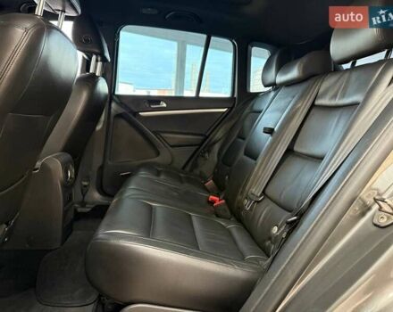 Серый Фольксваген Тигуан, объемом двигателя 2 л и пробегом 156 тыс. км за 12790 $, фото 29 на Automoto.ua