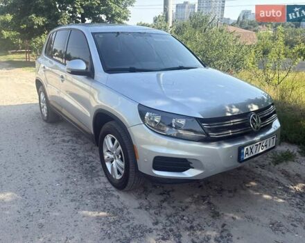Серый Фольксваген Тигуан, объемом двигателя 1.98 л и пробегом 200 тыс. км за 14000 $, фото 1 на Automoto.ua