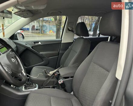 Серый Фольксваген Тигуан, объемом двигателя 2 л и пробегом 242 тыс. км за 13800 $, фото 9 на Automoto.ua