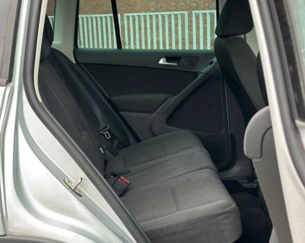 Сірий Фольксваген Тігуан, об'ємом двигуна 2 л та пробігом 220 тис. км за 9500 $, фото 6 на Automoto.ua