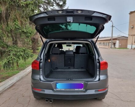 Сірий Фольксваген Тігуан, об'ємом двигуна 2 л та пробігом 175 тис. км за 13500 $, фото 5 на Automoto.ua