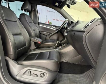 Серый Фольксваген Тигуан, объемом двигателя 2 л и пробегом 156 тыс. км за 12790 $, фото 33 на Automoto.ua