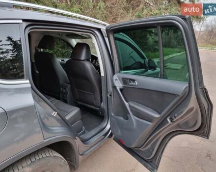 Серый Фольксваген Тигуан, объемом двигателя 1.98 л и пробегом 175 тыс. км за 13500 $, фото 13 на Automoto.ua