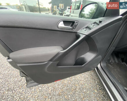 Серый Фольксваген Тигуан, объемом двигателя 1.98 л и пробегом 309 тыс. км за 9300 $, фото 13 на Automoto.ua