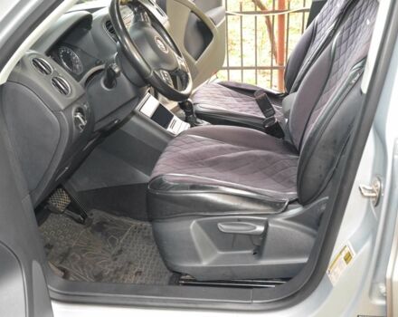 Серый Фольксваген Тигуан, объемом двигателя 2 л и пробегом 308 тыс. км за 10800 $, фото 9 на Automoto.ua