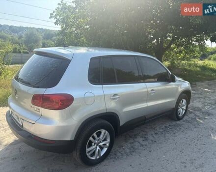 Серый Фольксваген Тигуан, объемом двигателя 1.98 л и пробегом 200 тыс. км за 14000 $, фото 5 на Automoto.ua