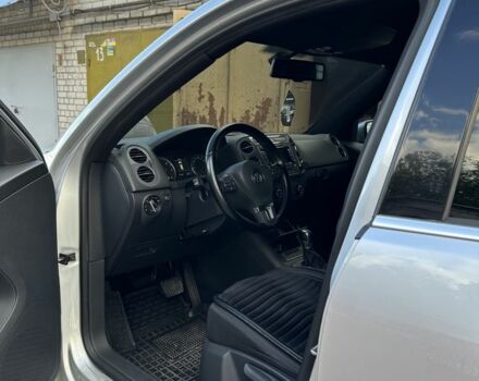 Серый Фольксваген Тигуан, объемом двигателя 2 л и пробегом 210 тыс. км за 16000 $, фото 3 на Automoto.ua