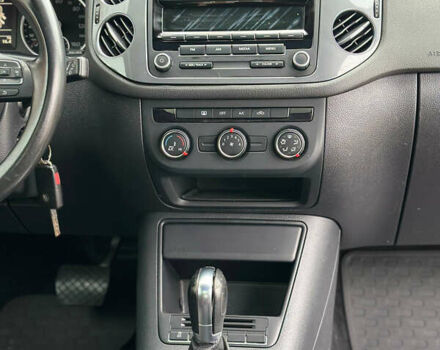 Сірий Фольксваген Тігуан, об'ємом двигуна 1.98 л та пробігом 130 тис. км за 9800 $, фото 20 на Automoto.ua