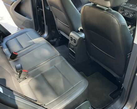 Серый Фольксваген Тигуан, объемом двигателя 2 л и пробегом 182 тыс. км за 13000 $, фото 9 на Automoto.ua