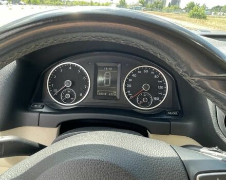 Сірий Фольксваген Тігуан, об'ємом двигуна 2 л та пробігом 134 тис. км за 12500 $, фото 5 на Automoto.ua