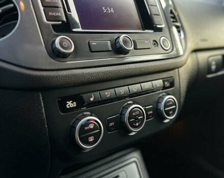 Серый Фольксваген Тигуан, объемом двигателя 2 л и пробегом 222 тыс. км за 12900 $, фото 21 на Automoto.ua