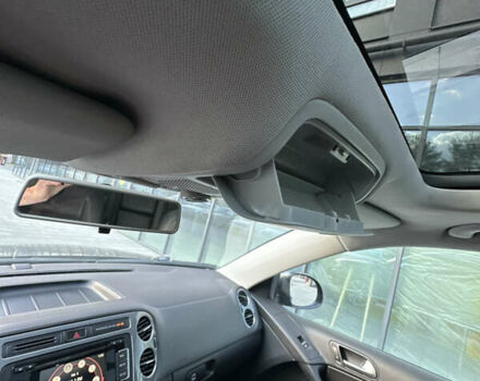 Серый Фольксваген Тигуан, объемом двигателя 1.98 л и пробегом 149 тыс. км за 13000 $, фото 20 на Automoto.ua