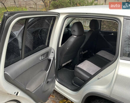 Сірий Фольксваген Тігуан, об'ємом двигуна 1.98 л та пробігом 217 тис. км за 12000 $, фото 8 на Automoto.ua