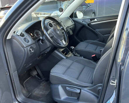 Серый Фольксваген Тигуан, объемом двигателя 2 л и пробегом 299 тыс. км за 13600 $, фото 9 на Automoto.ua