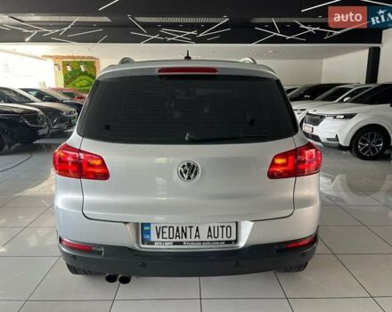 Серый Фольксваген Тигуан, объемом двигателя 2 л и пробегом 214 тыс. км за 15200 $, фото 6 на Automoto.ua