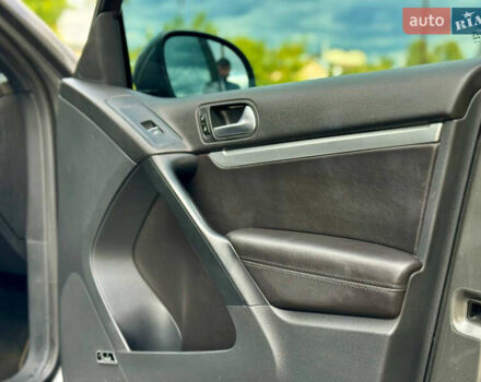 Сірий Фольксваген Тігуан, об'ємом двигуна 1.98 л та пробігом 248 тис. км за 12000 $, фото 12 на Automoto.ua