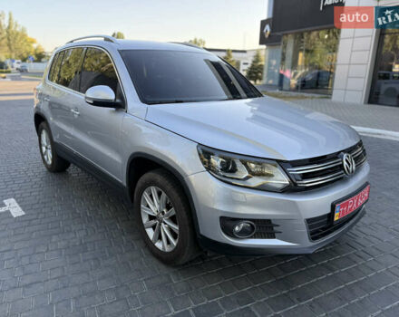 Сірий Фольксваген Тігуан, об'ємом двигуна 2 л та пробігом 74 тис. км за 16500 $, фото 2 на Automoto.ua