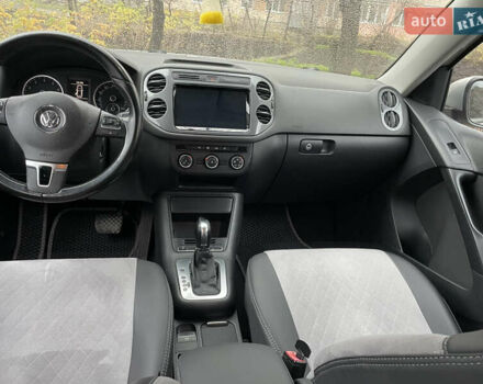 Сірий Фольксваген Тігуан, об'ємом двигуна 1.98 л та пробігом 217 тис. км за 12000 $, фото 16 на Automoto.ua