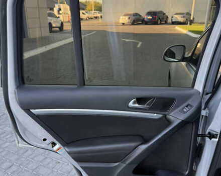 Сірий Фольксваген Тігуан, об'ємом двигуна 2 л та пробігом 74 тис. км за 16500 $, фото 36 на Automoto.ua