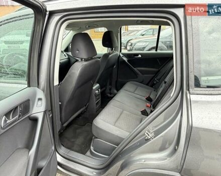 Серый Фольксваген Тигуан, объемом двигателя 2 л и пробегом 196 тыс. км за 8900 $, фото 5 на Automoto.ua