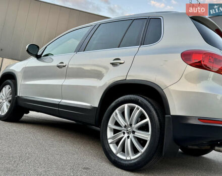 Серый Фольксваген Тигуан, объемом двигателя 1.98 л и пробегом 250 тыс. км за 9900 $, фото 9 на Automoto.ua